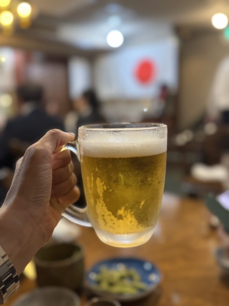 ビールジョッキでの乾杯